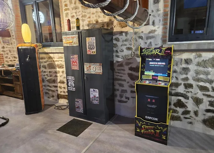 Casa vacanze Au Calme Avec Piscine Couverte, Wi-fi Et Animaux Acceptés - Fr-1-489-619 Sainte-Thérence